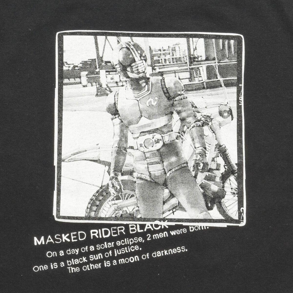 菅原芳人計画 仮面ライダーBLACK Tシャツ | 仮面ライダーシリーズ