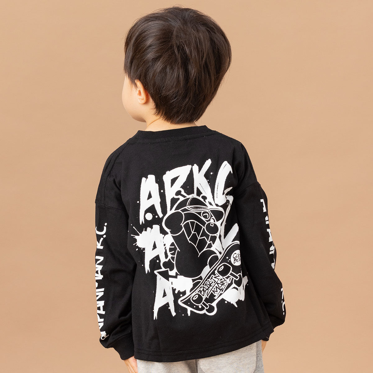 【アンパンマン】黒 タートルネック 長袖カットソー アンパンマンストリート長袖Tシャツ | それいけ！アンパンマン