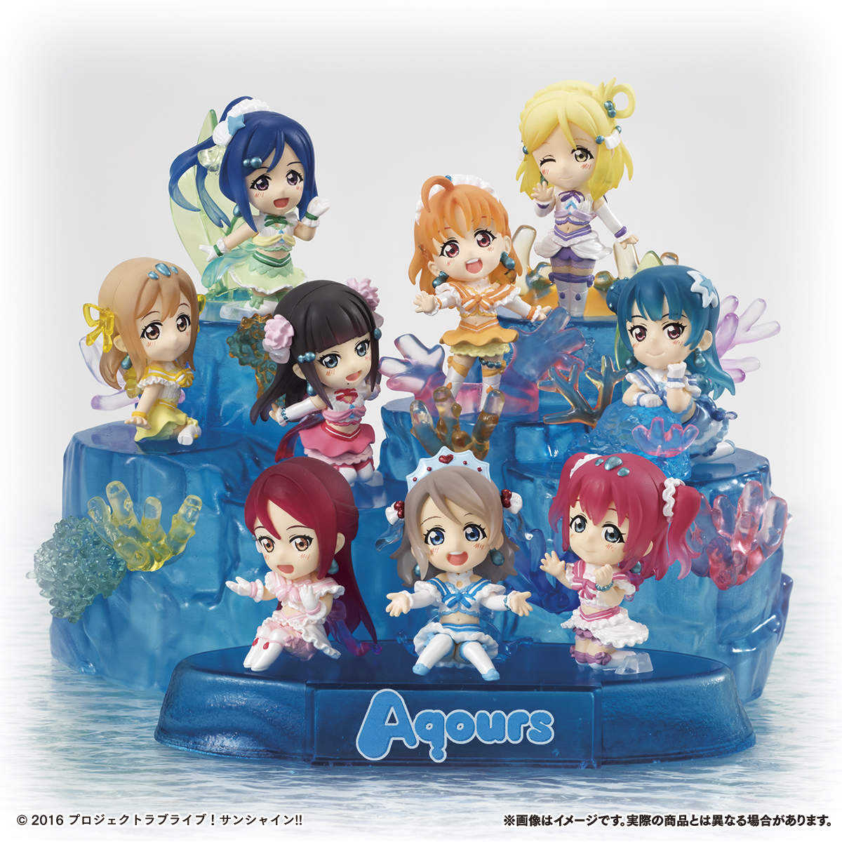 ラブライブ サンシャイン Aqours メンバー9人のデフォルメフィギュアが登場 恋になりたいaquarium ジオラマ風台座付 バンダイナムコグループ公式通販サイト