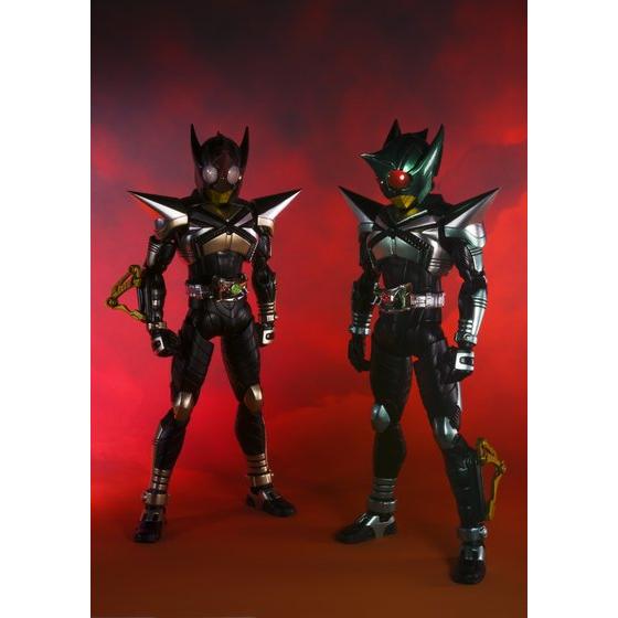 仮面ライダーカブト」地獄兄弟の変身ベルトが大人向けにハイスペックで