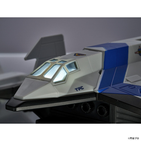 ウルトラマンダイナ』より「ガッツイーグル」が登場 3機の変形